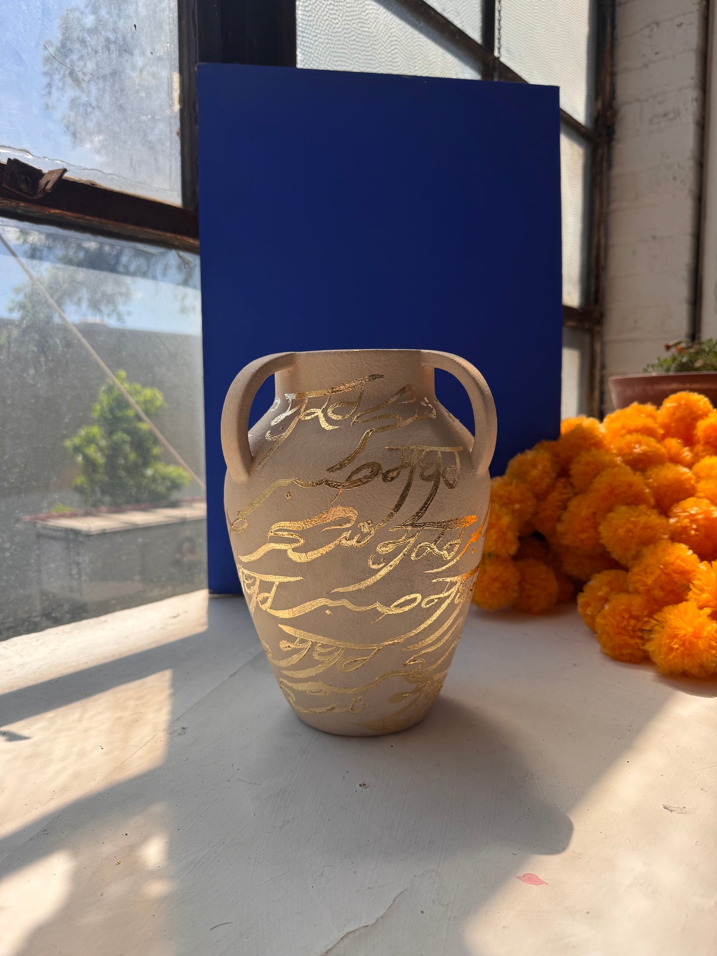 Sabar Shukar vase handwritten